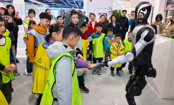 未来工程师分会|重庆机器人AI应用展示中心沉浸式研学活动圆满举行